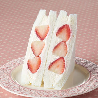 今週新発売のファミマパンまとめ！『白生ドーナツ　ダブルカフェラテ』、『ダブルチョコオムレット』など♪