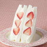 「今週新発売のファミマパンまとめ！『白生ドーナツ　ダブルカフェラテ』、『ダブルチョコオムレット』など♪」の画像5