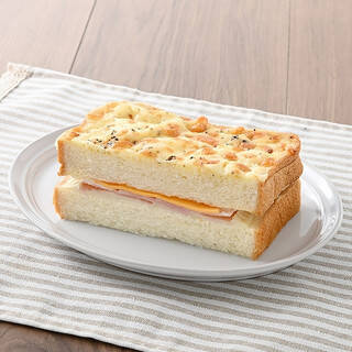 今週新発売のファミマパンまとめ！『白生ドーナツ　ダブルカフェラテ』、『ダブルチョコオムレット』など♪