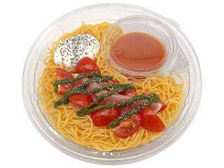 今週新発売のコンビニパスタまとめ！『古川なすと挽肉のピリ辛トマトソースパスタ』、『スパイス香るカレーパスタ　ハンバーグのせ』など♪