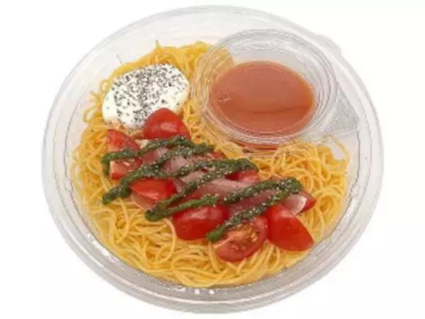 「今週新発売のコンビニパスタまとめ！『古川なすと挽肉のピリ辛トマトソースパスタ』、『スパイス香るカレーパスタ　ハンバーグのせ』など♪」の画像