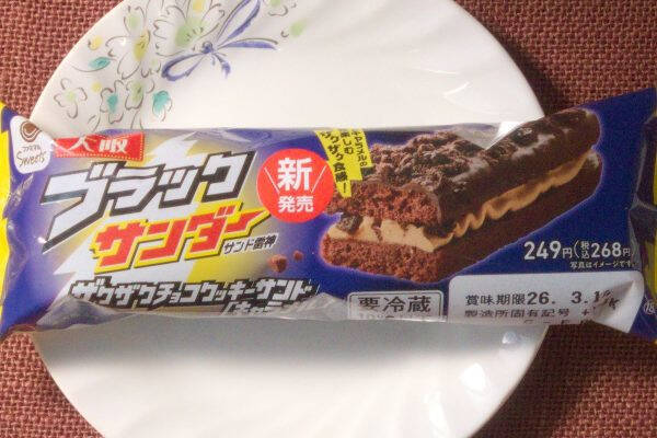 ファミマ×ブラックサンダーここにあり！　ザクザク歯ざわりたまらない！：今週のコンビニスイーツランキング