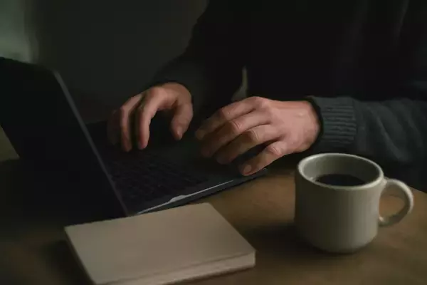 先延ばしの原因は「意志の弱さ」ではなかった——脳科学が示す正体と、科学的に効く3つの治し方