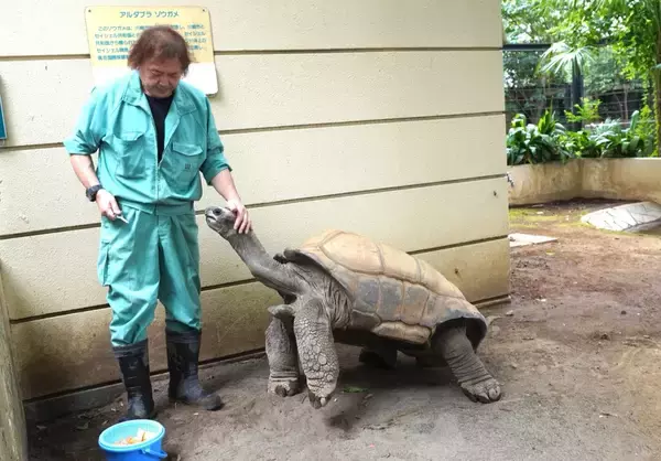 「年間収入14万円の動物園　食べ残しをビールに変えて稼ぐ実験が始まった」の画像