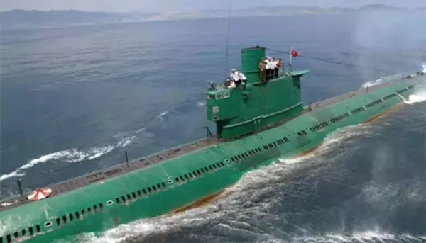 北朝鮮 金正恩氏の潜水艦がボロい… それでも「無慈悲に攻撃せよ」と怪気炎
