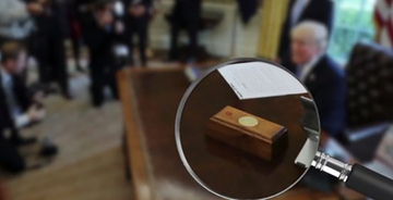 トランプ大統領の机上の謎のスイッチ、核ミサイル用かと話題に →押すと部下がコーラ持ってくるボタンだった( ^ω^)_U