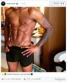 「セレブに、もっこりセルフィー流行中 胸を強調するように、下着姿で下腹部を強調」の画像2