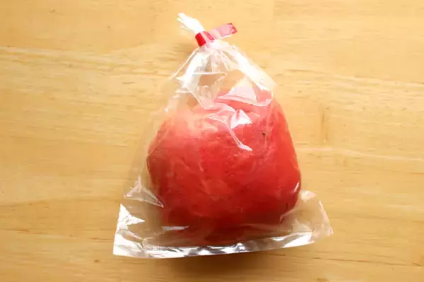 新宿駅の誰も知らない名物「リンゴパン」 優しくって甘い味、おばあちゃん達のこっそり好物