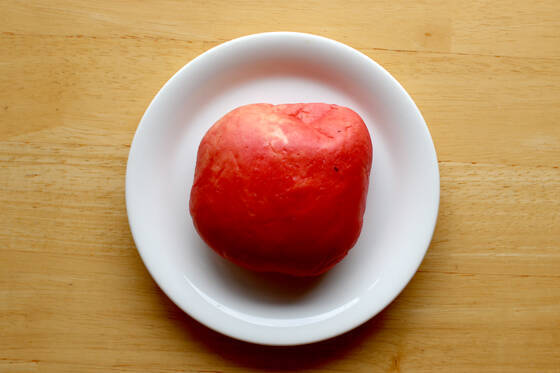 新宿駅の誰も知らない名物「リンゴパン」 優しくって甘い味、おばあちゃん達のこっそり好物