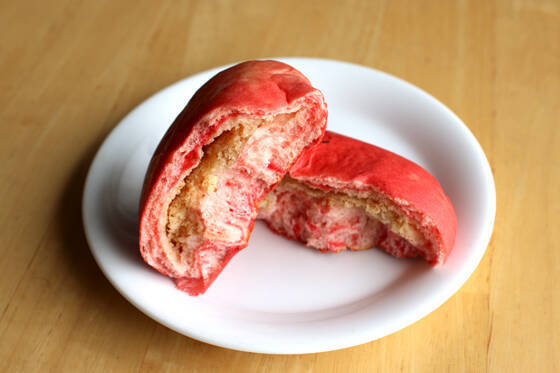 新宿駅の誰も知らない名物「リンゴパン」 優しくって甘い味、おばあちゃん達のこっそり好物