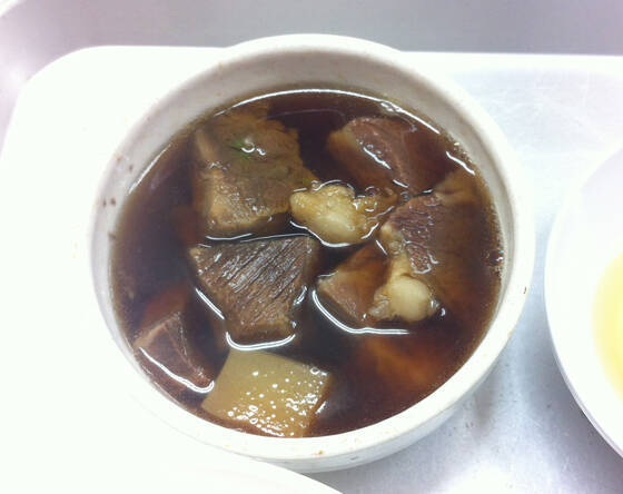 食肉市場の食堂のモツ煮が日本一美味い!!! 居酒屋のモツ煮なんて食ってる場合じゃない!!!