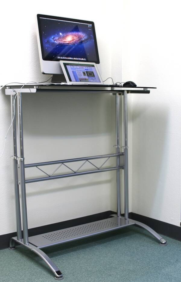 スタンディングデスクはダイエット効果も 1日500kcal消費 1ヶ月で3kg体重減った人も 15年2月25日 エキサイトニュース