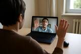 「面接で「顔の前で手を振ってください」と言われる時代──企業が応募者に人間である証明を求め始めた」の画像1