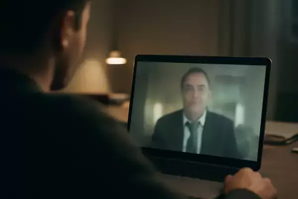 面接を全部突破した応募者が、実在しなかった──採用のディープフェイク対策は「握手」に戻る