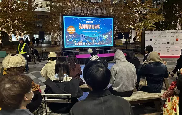「品川駅前が幻想的な野外映画館に！「品川国際映画祭」11月10日より開催。オープニングには本郷奏多さん、井桁弘恵さんが登壇」の画像
