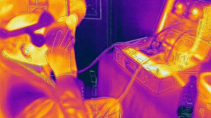 VRでまるで水中にいるような感覚を味わう「リキッドマスク」