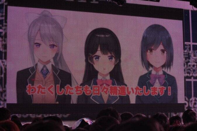 「10年後も、一緒にVTuberをやっていたい」ミライアカリ 1周年記念ライブで見えた“思い”