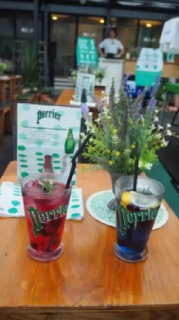 「【体験レポ】ドリンクを楽しみながら、VRで空中散歩をして海外旅行気分」の画像