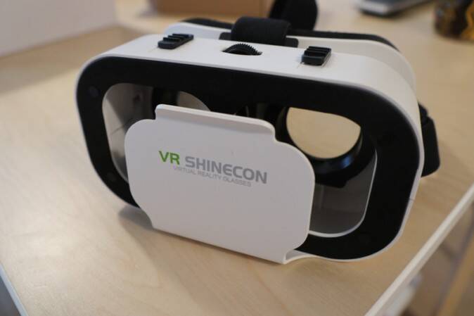 Vrゴーグルレビュー 小型軽量だが調整が難しい Vr Shinecon Kd 6004 17年2月18日 エキサイトニュース