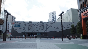 劇場版エヴァの聖地「新宿ミラノ座」跡地にて、20年越しでエヴァに搭乗！VR ZONE『エヴァVR』