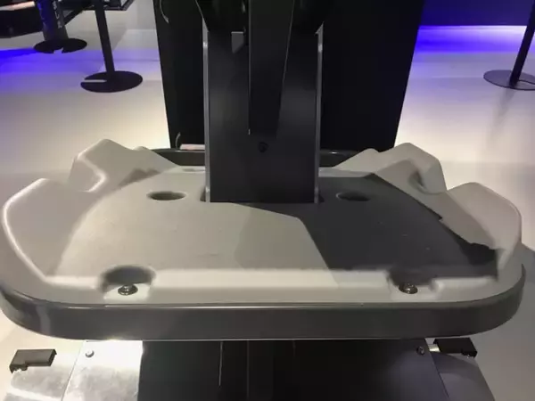 「劇場版エヴァの聖地「新宿ミラノ座」跡地にて、20年越しでエヴァに搭乗！VR ZONE『エヴァVR』」の画像