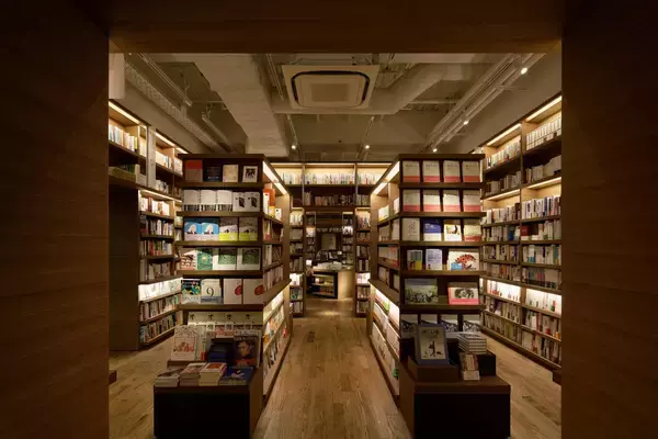 「5000円超の豪華な1冊が大人気。代官山に通うクリエイティブ層が読む「お金の本」とは？」の画像