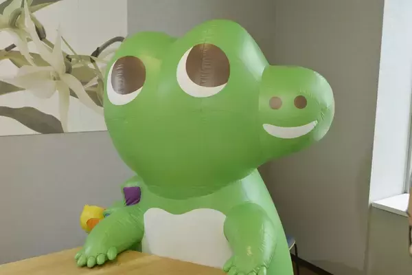 「新たに金融庁の参事官となった「ワニーサ」を直撃！　金融経済教育を日本で広めるヒントを聞いた」の画像