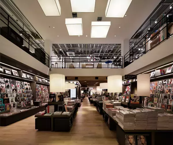 自分らしく生きるってなんだろう。海辺の街の書店員さんがすすめる「お金の本」