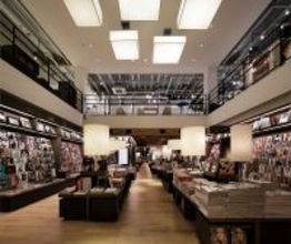 自分らしく生きるってなんだろう。海辺の街の書店員さんがすすめる「お金の本」