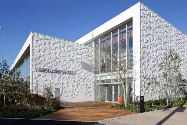 「自分らしく生きるってなんだろう。海辺の街の書店員さんがすすめる「お金の本」」の画像