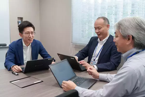 「第1回　IR初仕事は下方修正の早期開示。製薬企業ダイトに集った3人のアウトサイダー」の画像