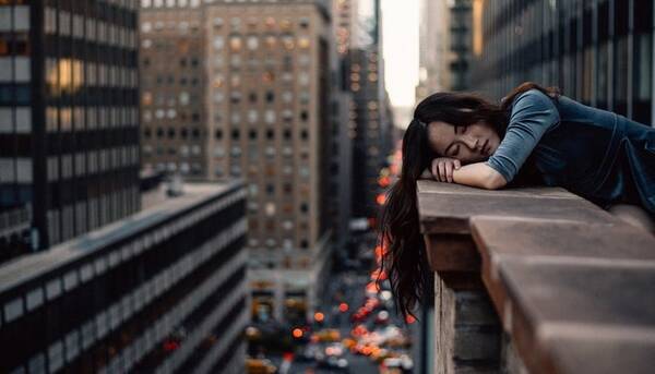 ね 眠い 眠すぎて仕事中ちょっと寝てから戻ってきた経験がある社会人は約2割 2017年3月16日 エキサイトニュース