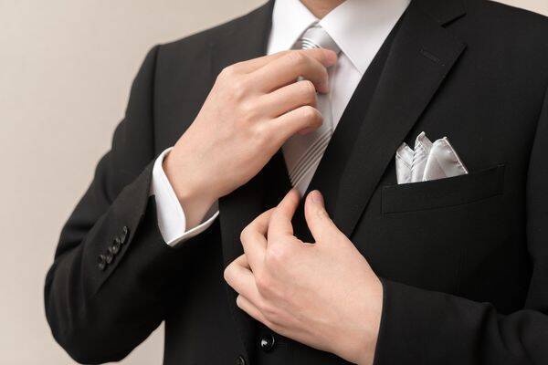 結婚式の服装はどうする 男性ゲストの着こなし マナー 17年10月6日 エキサイトニュース