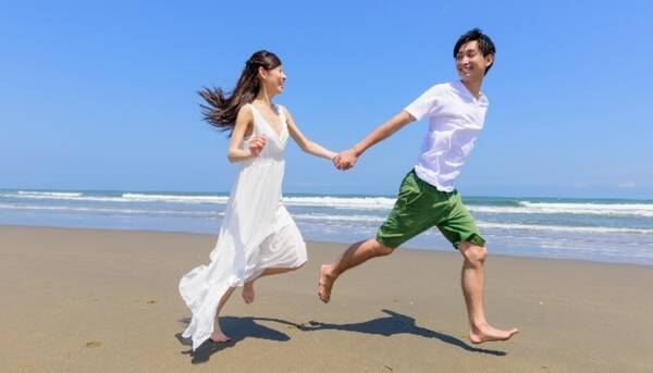 あるある アニメのopでよくある演出9選 みんなで走る ウユニ塩湖っぽい場所 2017年2月6日 エキサイトニュース