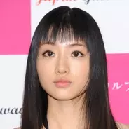 映画では隠していたのに 石原さとみの 巨顔で胴長短足 がcmでバレちゃった 16年9月6日 エキサイトニュース