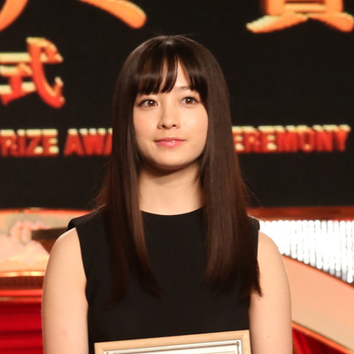 橋本環奈 警視庁いきもの係 の制服姿が寸胴に見えるやむなき理由 17年7月23日 エキサイトニュース