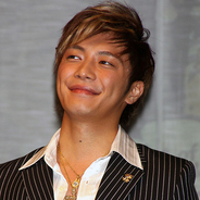 成宮寛貴 意外な人物とのツーショットで話題 本名での公式hpで仕事の依頼を受け付け中 18年11月1日 エキサイトニュース