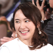 新垣結衣 ワンピースで体揺らすh M動画 サングラスやデニム姿も 21年4月26日 エキサイトニュース