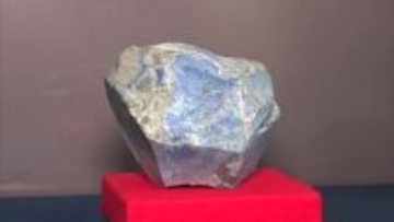 国内初の発見！ヒスイの産地で岩石“ラピスラズリ”発見 「目に見えないパワー秘めている」日本画家が顔料としての魅力語る 新潟・糸魚川市
