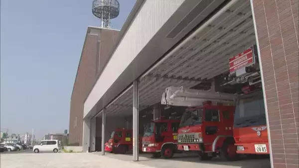 住宅と倉庫が全焼か…「火が出ている」新潟県長岡市で朝に火災発生　この家に住む女性2人が軽いけがも命に別条なし