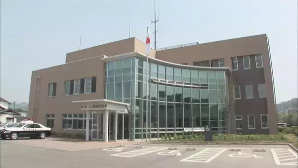 教員の男(23)が女の子に抱きつくわいせつ行為…学校関係者からの通報で発覚「抱きついたのではなく肩を掴んだ認識…」新潟・村上市
