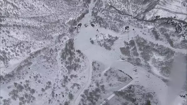 「すみません…」と反省も　スキー場のコース外でスノーボードをしていた30代と40代男性の2人を県警ヘリが救助　新潟・津南町