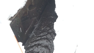 除雪作業中に水路に流されて死亡した男性2人の死因は“溺死”と判明　雪詰まりを解消しようと水路で作業中…新潟・十日町市