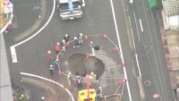 市道陥没現場で応急措置が完了  下水道の使用自粛要請と交通規制を解除  下水道管の腐食による損傷が原因か 新潟市東区