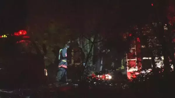 8日未明に杉林と空き家を焼く火事が発生　落雷が原因の可能性も　新潟・佐渡市