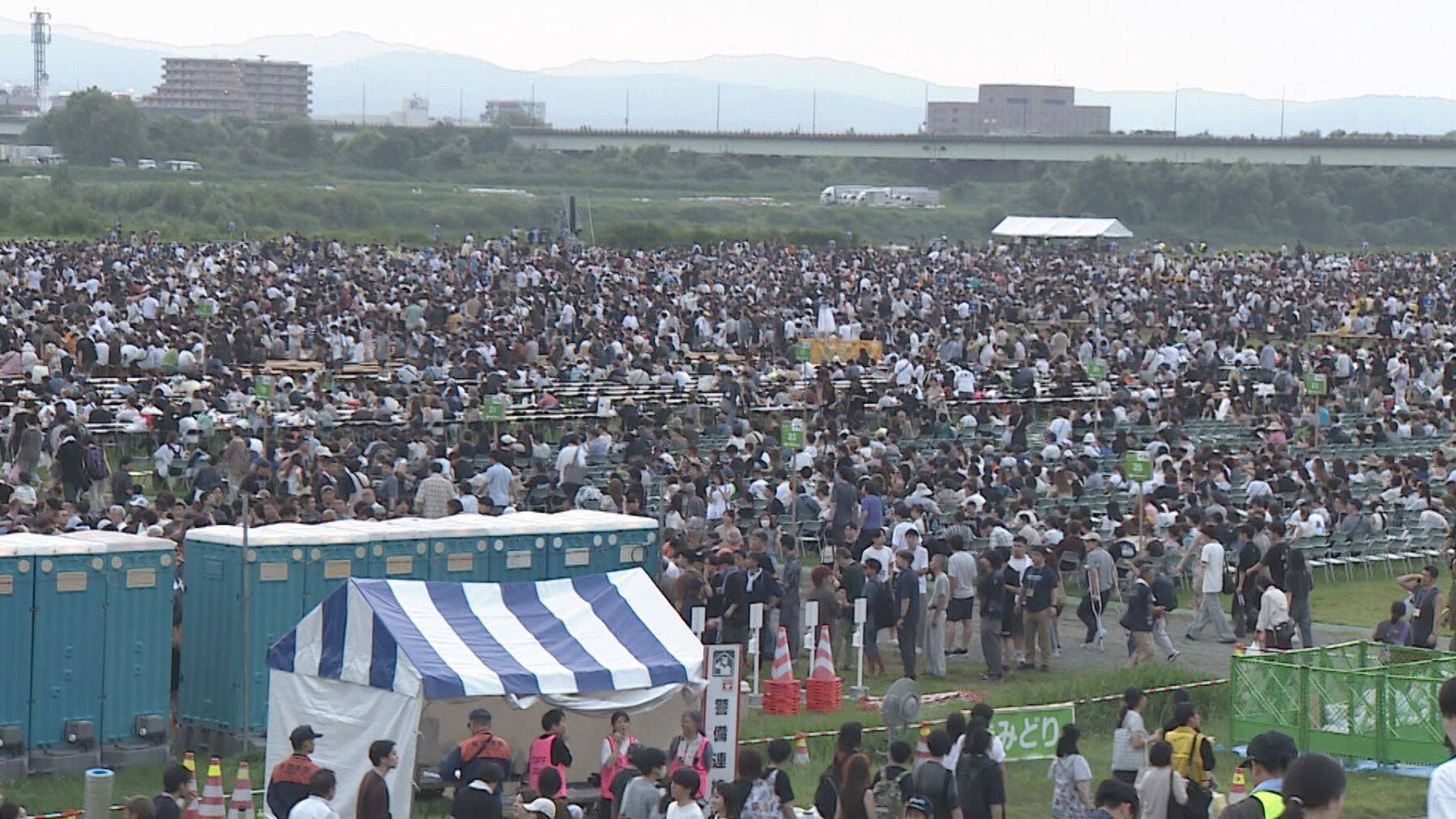 【長岡花火】「世界へ発信してほしい」“フェニックス”には被災地・熊本への思いも「誰も一人ではない」平和願う2万発超の花火が観客魅了