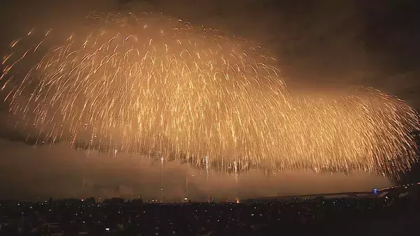 「【長岡花火】「世界へ発信してほしい」“フェニックス”には被災地・熊本への思いも「誰も一人ではない」平和願う2万発超の花火が観客魅了」の画像