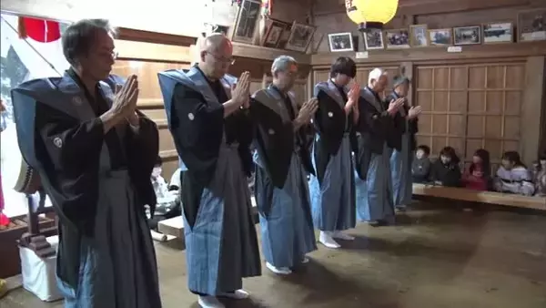 新潟・佐渡市で五穀豊穣を願う“御田植神事”　地元の子どもたちも参加「水や強風の災いがないように…」