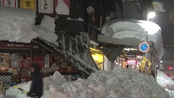 雪の重みで長岡市の繁華街のアーケードの屋根が倒壊…柏崎市では車庫倒壊で下敷きになった54歳男性が意識不明の重体