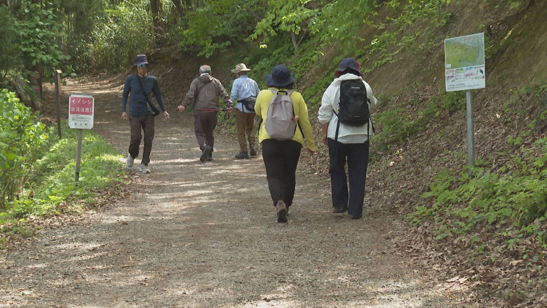 冬眠明けのクマと人が遭遇しやすい春「クマも山菜食べに来る」　音を出す物の携帯・複数人での活動が重要に